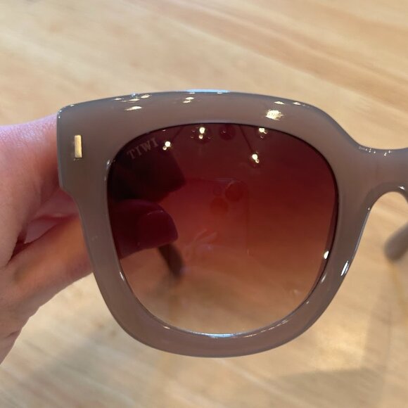 Tiwi Kerr Sunglasses in Shiny Coconut Brown Oversized Statement main image 10
